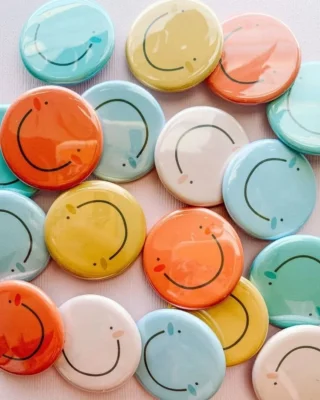 Get creative at our free badge-making workshop this Saturday! Whether you're feeling inspired to draw your own design or want to choose from a range of fun pre-drawn sketches, this hands-on activity is perfect for all ages. Create a one-of-a-kind badge to wear or share! No experience necessary, just bring your imagination.

Plus, local up & coming artist Zac McClenahan will be on-site providing all the awesome artwork or can help you bring your dream design to life! 

Market Details:
📆 Saturday June 7th 
🌳  Civic Park, Newcastle 
🕐  9am - 2pm
🚌 Accessible by public transport
🐶 If your pets love people and other pets, bring them along!